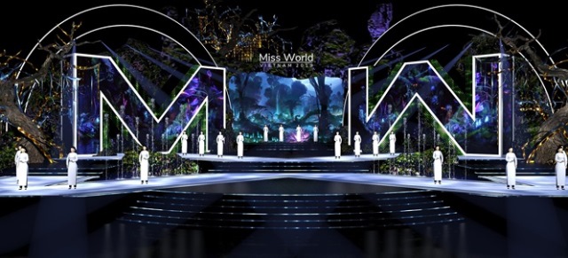 Đạo diễn Hoàng Nhật Nam: Sân khấu “khủng” chứa hơn 5.000 khán giả, 500 tấn cát lấp hồ bơi - Hình 9