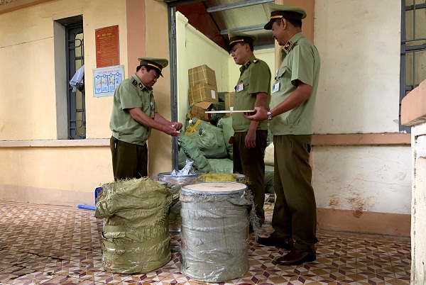 Lạng sơn: Thu giữ nhiều thực phẩm nhập lậu và hàng hóa giả mạo nhãn hiệu