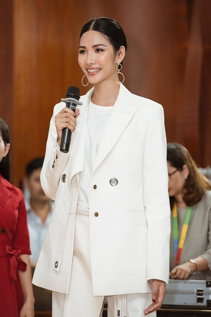 Hoa hậu Mỹ Linh: Hút hồn fans khi khoe đường cong tuyệt mỹ với bikini - Hình 5