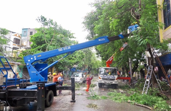 EVNNPC đảm bảo nhanh chóng cấp điện trở lại cho người dân bị ảnh hưởng bão số 3 - Hình 2