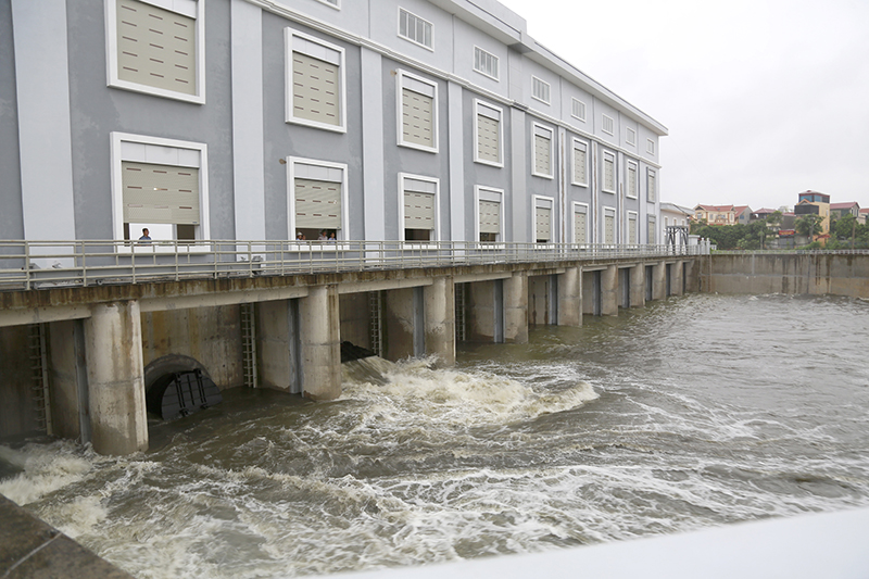 Hà Nội: Bí thư Hoàng Trung Hải thị sát công tác quản lý, vận hành các trạm bơm - Hình 2