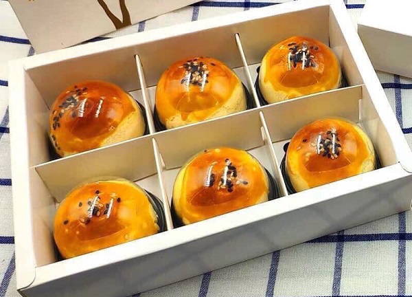 Bánh trung thu ‘VIP’ 70.000 đồng/hộp ồ ạt về Việt Nam