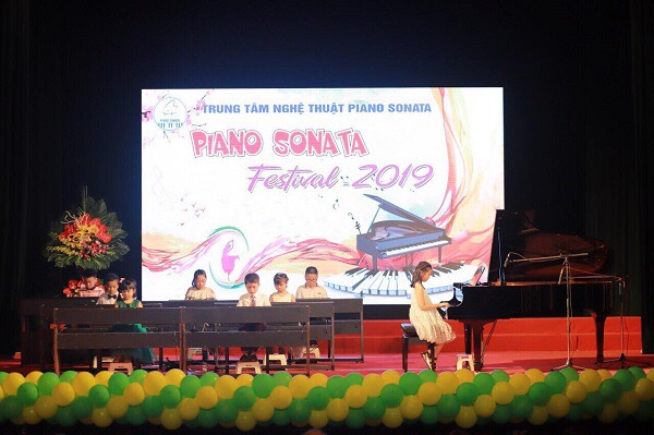 Hải Phòng: Hơn 100 'nhạc công' nhí biểu diễn tại Piano Sonata Festival 2019 - Hình 1