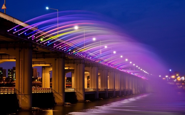 Vòng quanh thế giới ngắm những cây cầu độc nhất vô nhị - Hình 2