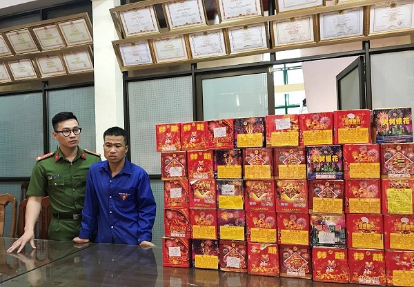 Lạng Sơn: Khởi tố đối tượng vận chuyển pháo nổ trái phép