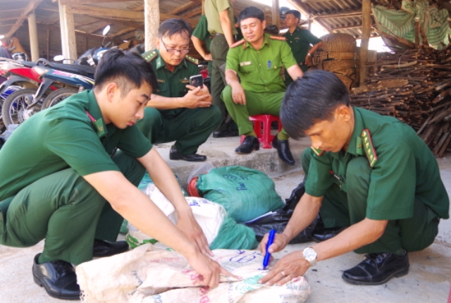 Quảng Ngãi: Bắt đối tượng vận chuyển, tàng trữ hơn 70 kg chất nổ