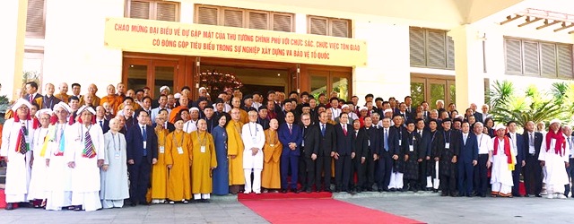 Thủ tướng Nguyễn Xuân Phúc gặp mặt, biểu dương chức sắc, chức việc tôn giáo - Hình 4