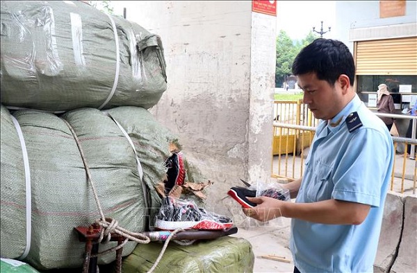 Siết chặt buôn lậu, hàng giả mạo xuất xứ