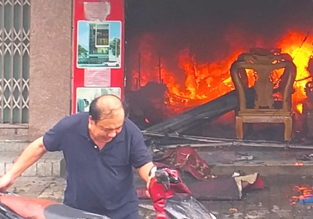 Đà Nẵng: Cháy lớn thiêu rụi toàn bộ tài sản văn phòng của một công ty sơn - Hình 1