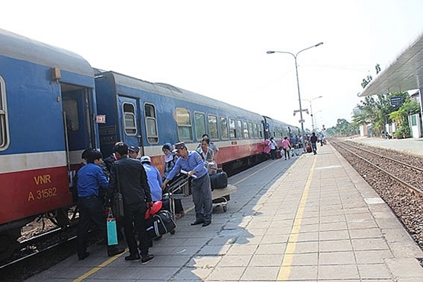 Đường sắt Hà Nội giảm giá vé, thu hút khách sau cao điểm hè