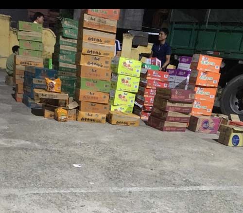 Thanh Hóa: Bắt giữ vụ vận chuyển số lượng lớn mì tôm, nước ngọt không giấy tờ hợp lệ