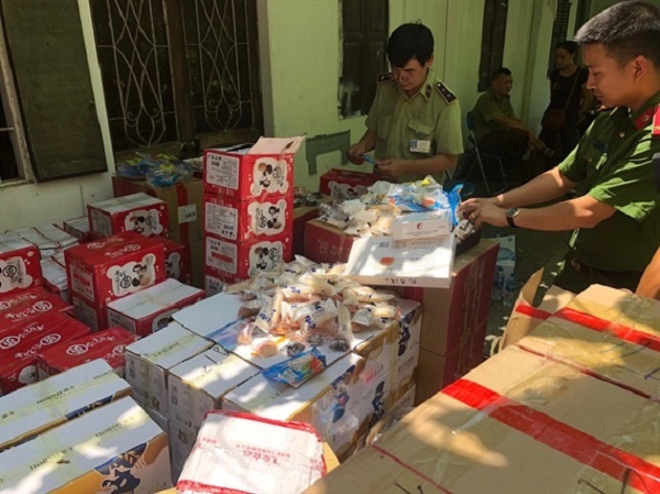 Hà Nội: Thu giữ số lượng bánh kẹo nhập lậu từ Trung Quốc - Hình 1