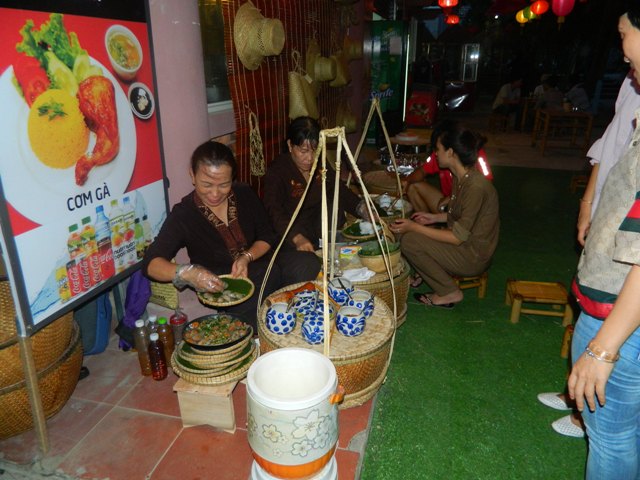 Chợ đêm “Cầu Ngói Thanh Toàn” - điểm du lịch mới của Thừa Thiên Huế - Hình 3