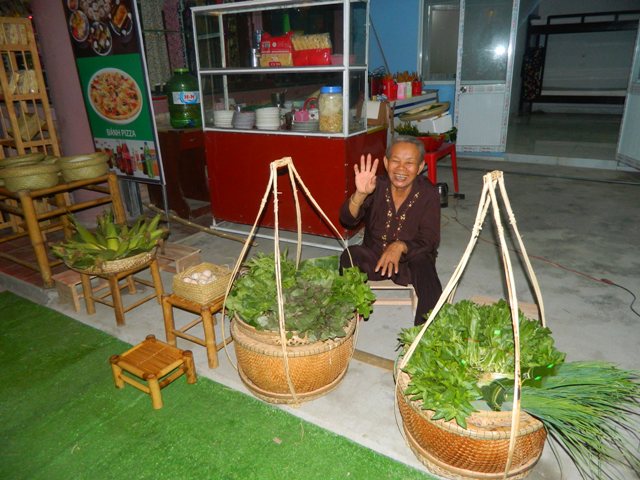 Chợ đêm “Cầu Ngói Thanh Toàn” - điểm du lịch mới của Thừa Thiên Huế - Hình 4