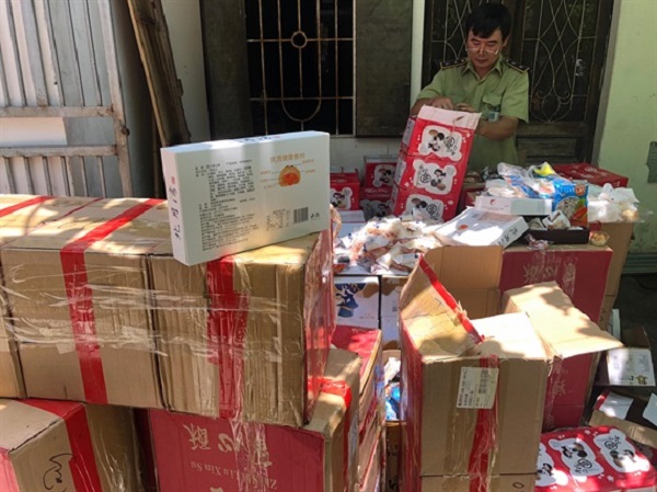 Hà Nội: Tạm giữ 6.228 sản phẩm bánh các loại nhập lậu