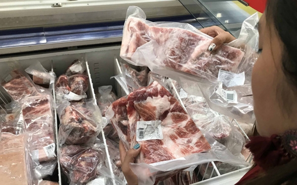Thịt ngoại giá rẻ 'đổ bộ', ngành chăn nuôi thêm khó - Hình 1
