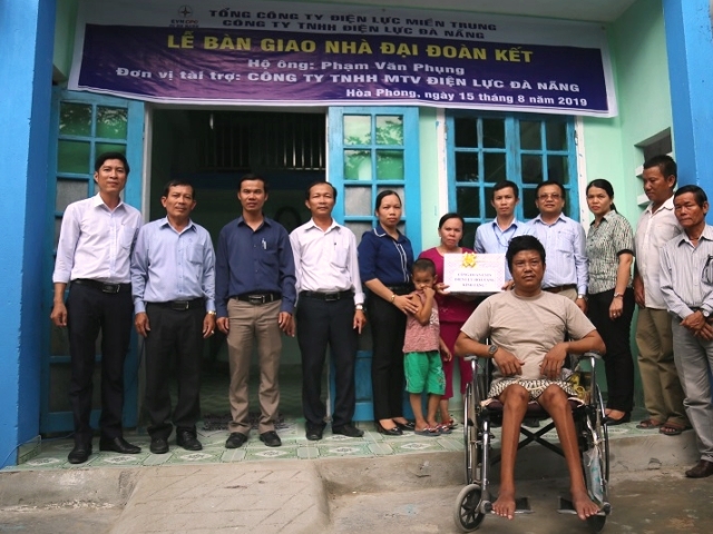 EVN CPC và PC Đà Nẵng: Bàn giao nhà đại đoàn kết cho hộ nghèo - Hình 2