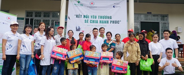 Kon Tum: Bệnh viện Hoàn Mỹ khám và phát thuốc miễn phí cho hàng trăm đồng bào nghèo - Hình 2