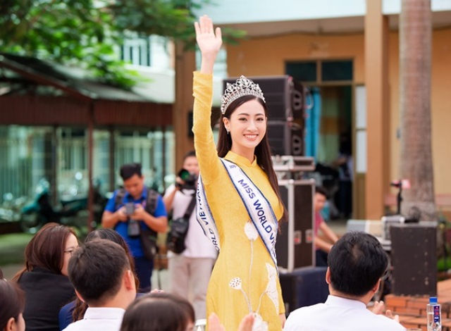 Hoa hậu Lương Thuỳ Linh: Về Cao Bằng thăm trường cũ sau khi đăng quang - Hình 2