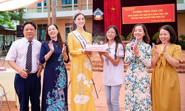 Hoa hậu Lương Thuỳ Linh: Về Cao Bằng thăm trường cũ sau khi đăng quang - Hình 7