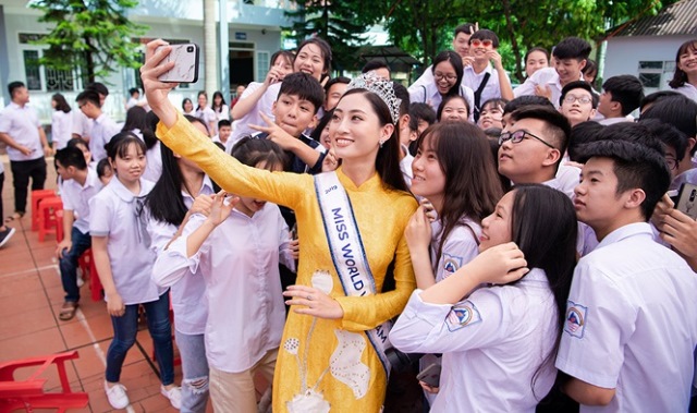 Hoa hậu Lương Thuỳ Linh: Về Cao Bằng thăm trường cũ sau khi đăng quang - Hình 9