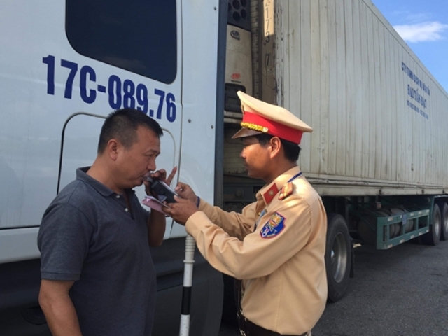 Hà Tĩnh: 1 tháng ra quân, xử phạt 5,2 tỷ đồng, tước 432 giấy phép lái xe