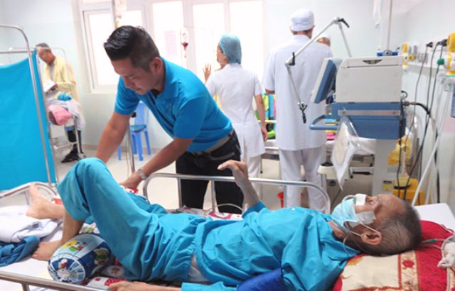 Bệnh viện Ung bướu Đà Nẵng: Phải tiếp nhận điều trị cùng lúc lên tới 900 bệnh nhân - Hình 2