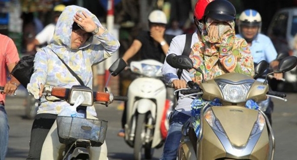 Các tỉnh ven biển Trung Bộ nắng nóng gay gắt - Hình 1