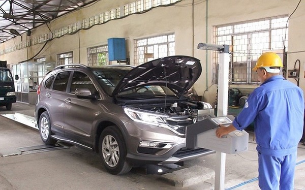 Vẫn phải nộp phí sử dụng đường bộ đối với ô tô khi đăng kiểm