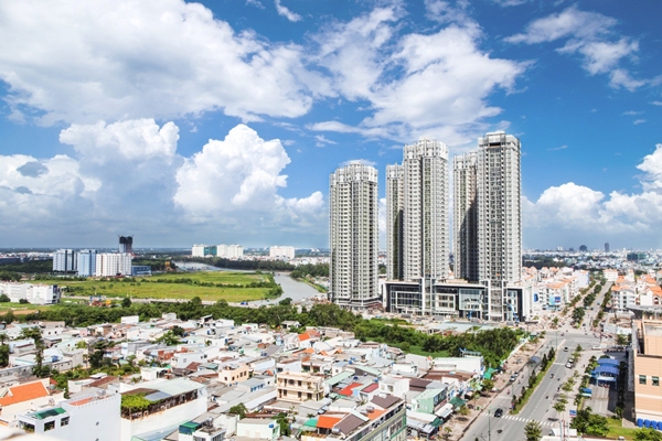 5 năm tăng 1 triệu người, TP.HCM giải bài toán nhà ở thế nào?