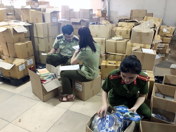 Hà Nội: Thu giữ 10 vạn cuốn sách in lậu của Công ty Huy Dương - Hình 1