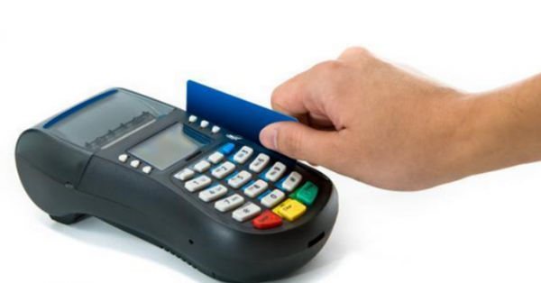NHNN yêu cầu ngăn chặn hành vi rút tiền mặt trái quy định từ thẻ tín dụng - Hình 1