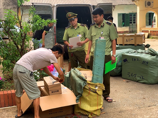 Lạng Sơn: Thu giữ gần 3 tạ bột tôm nhập lậu từ Trung Quốc