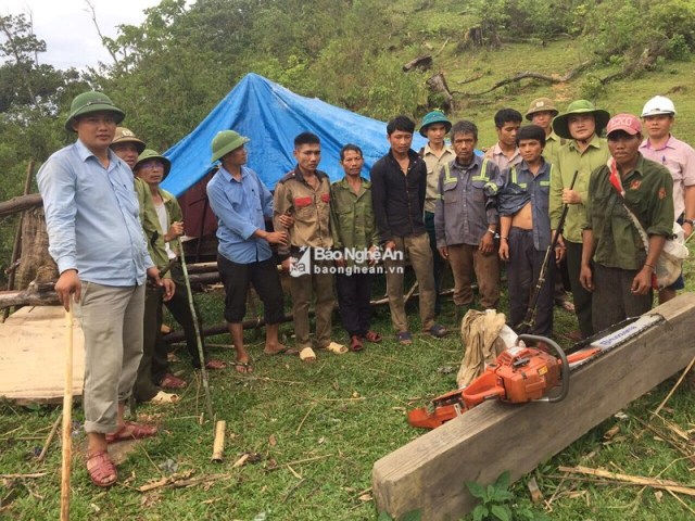 Nghệ An: Vây bắt 8 lâm tặc, phát hiện thêm ma túy và súng tự chế