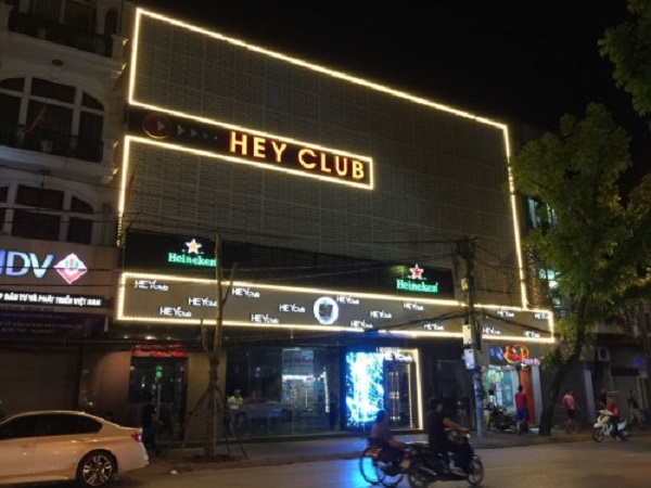Hà Nội: Bắt giữ đối tượng tàng trữ trái phép chất ma túy tại quán Hey Club