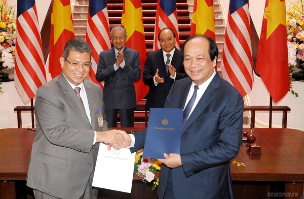 Thủ tướng Chính phủ hai nước chứng kiến Lễ ký kết và trao đổi các văn bản hợp tác (Ảnh VGP/Quang Hiếu)