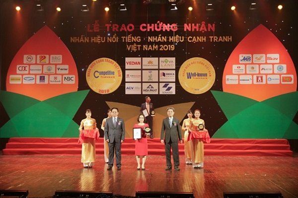 Tập đoàn Hòa Phát vinh dự nằm trong “Top 10 Nhãn hiệu nổi tiếng Việt Nam” năm 2019.