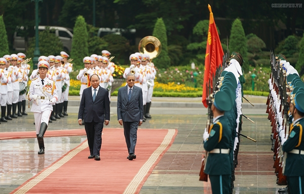 Thủ tướng Nguyễn Xuân Phúc chủ trì Lễ đón Thủ tướng Malaysia Mahathir Mohamad (Ảnh VGP/Quang Hiếu)