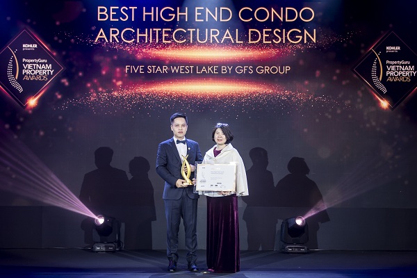 &Ocirc;ng Phạm Hải Đăng &ndash; P.TGĐ Tập đo&agrave;n GFS nhận Cup v&agrave; chứng nhận &ldquo;Winner&rdquo; cho dự &aacute;n Five Star West Lake