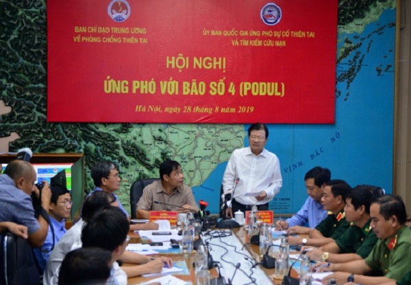 Phó Thủ tướng Trịnh Đình Dũng đã chủ trì cuộc họp ứng phó với bão số 4 diễn ra tại Bộ NN&PTNT