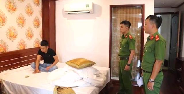 Đà Nẵng: Bắt nhóm nam nữ có súng, đưa ma túy vào khách sạn sử dụng