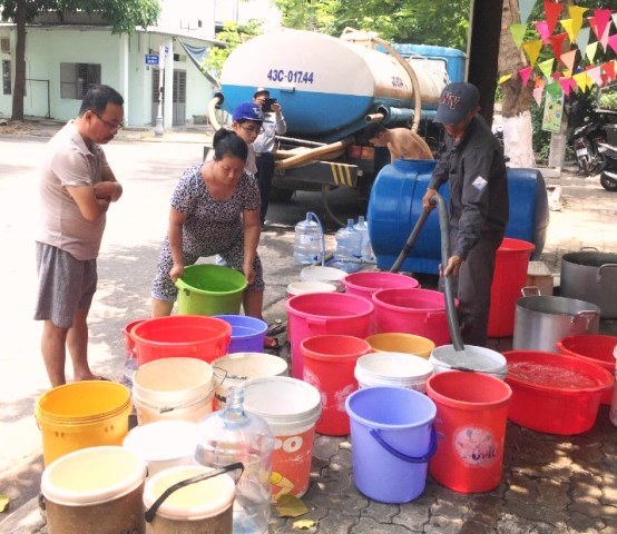 Người dân lao đao vì thiếu nước sinh hoạt