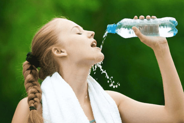 Uống nhiều nước thường xuyên mỗi ngày giúp bạn có một sức khỏe tốt và cân nặng giảm nhanh chóng