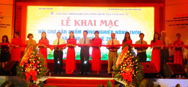 Hơn 300 gian hàng tham gia “Hội chợ sản phẩm Công nghiệp Nông thôn và Làng nghề Huế năm 2019”