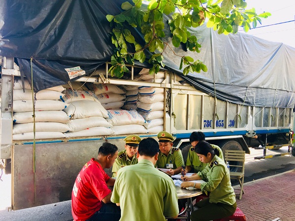 Bình Định: Thu giữ 30 tấn đường Thái Lan nhập lậu