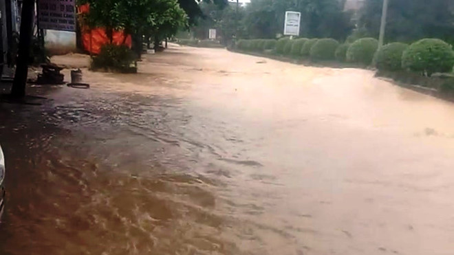 Mưa lớn gây ngập lụt tại trấn Ngọc Lặc, huyện Ngọc Lặc