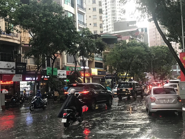 Bão số 4 vào đất liền và suy yếu thành áp thấp nhiệt đới