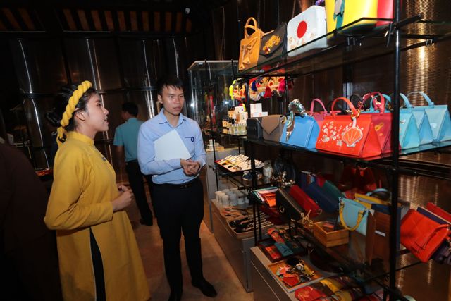 Gian hàng trưng bày, giới thiệu sản phẩm thủ công mỹ nghệ