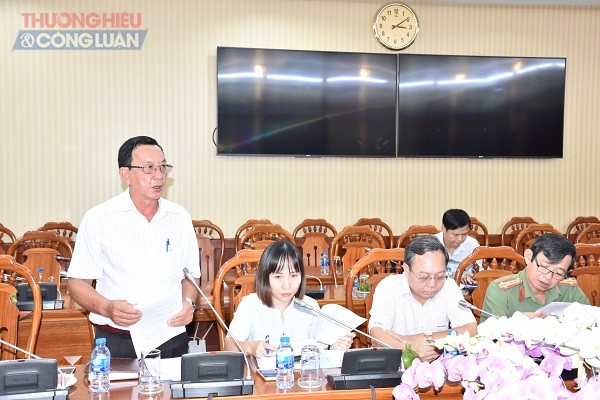 Ông Võ Văn Nam, Phó Giám đốc Sở Nội vụ tỉnh trình bày ý kiến