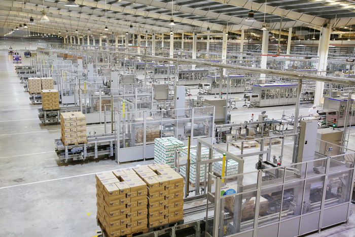 Siêu nhà máy sữa Mega của Vinamilk tại Bình Dương được vận hành dựa trên giải pháp tự động hóa Tetra Plant Master cho phép kết nối và tích hợp toàn bộ nhà máy từ nguyên liệu đầu vào cho đến thành phẩm